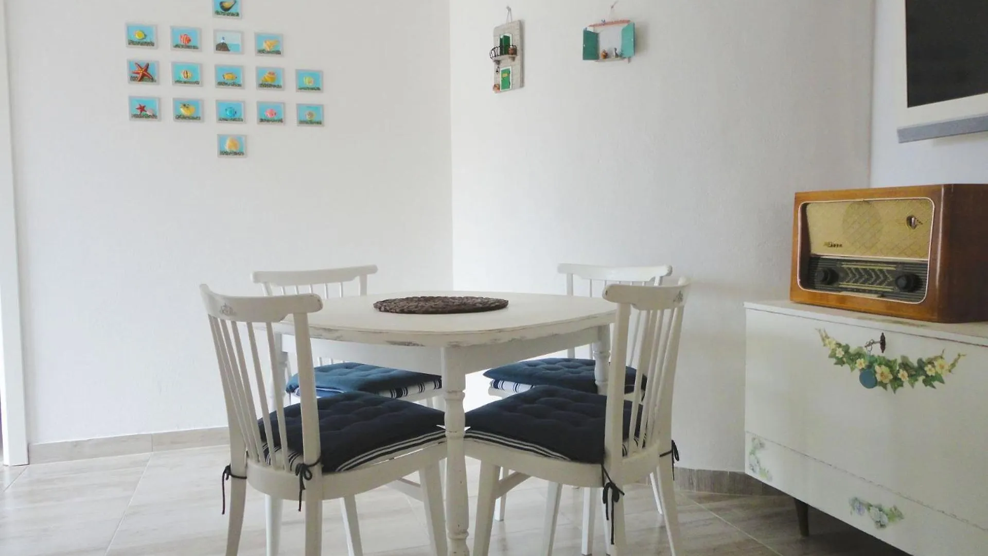 Apartments Petar - 30 M From Sandy Beach 닌 0*,  크로아티아